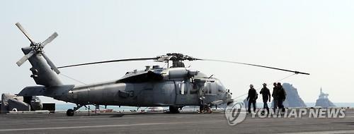 资料图片：MH-60S“海鹰”直升机（韩联社）