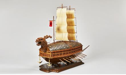 金正恩去年第三次文金会上赠送的龟船模型（青瓦台供图）