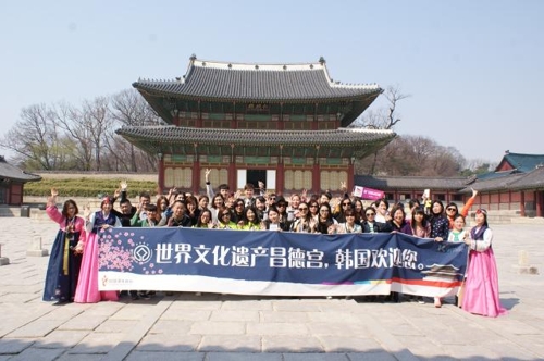 资料图片：中国团体游客访韩 韩国观光公社供图（图片严禁转载复制）