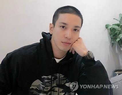CNBLUE队长郑容和下月退伍