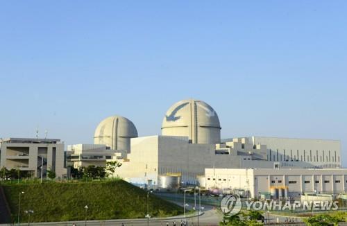 新古里核电站3号机组（右）和4号机组 韩联社/新蔚原子力本部供图（图片严禁转载复制）