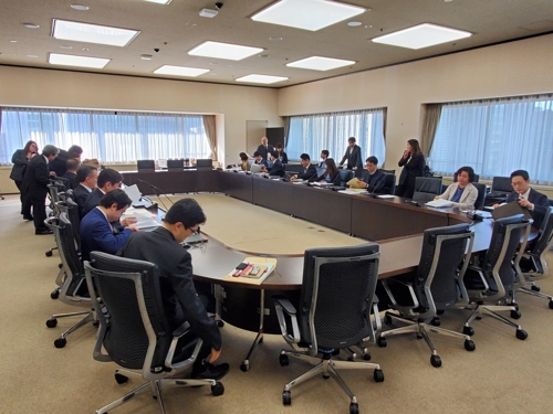 12月16日，韩日在日本经济产业省总部大楼举行出口管理政策对话。 韩联社
