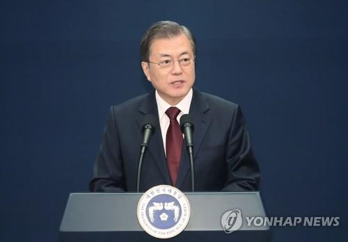 12月17日，在青瓦台春秋馆，文在寅发布新任总理人选。 韩联社