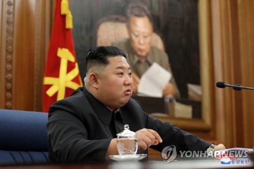 据朝中社12月22日报道，国务委员会委员长金正恩主持召开第七届党中央军事委员会第三次扩大会议。 韩联社/朝中社（图片仅限韩国国内使用，严禁转载复制）