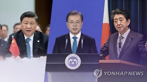 资料图片：左起依次是中国国家主席习近平、韩国总统文在寅、日本首相安倍晋三。 韩联社