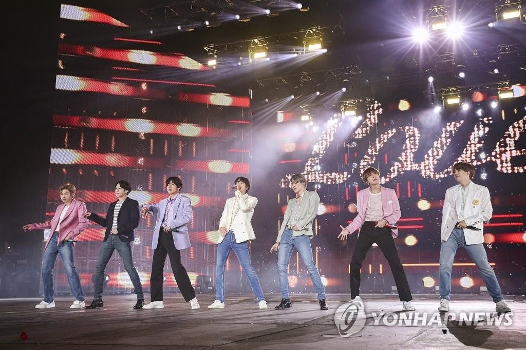 资料图片：防弹少年团2019年10月的首尔演出 韩联社/Big Hit娱乐供图（图片严禁转载复制）