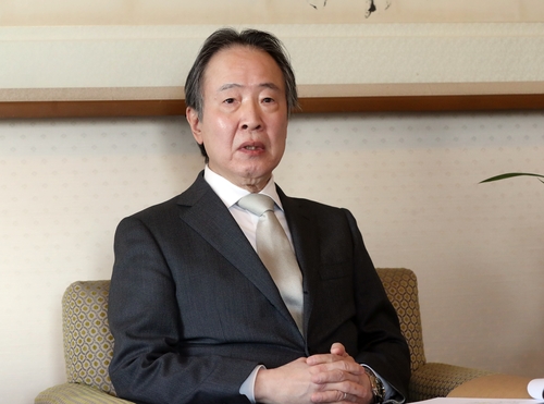 4月8日，在日本驻韩大使官邸，日本驻韩大使冨田浩司接受韩联社采访。 韩联社