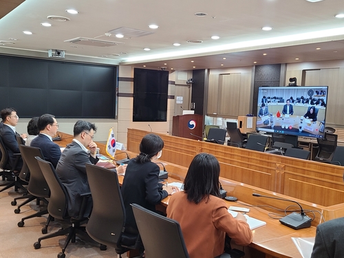韩中外交官员举行视频会议讨论韩中日三边合作