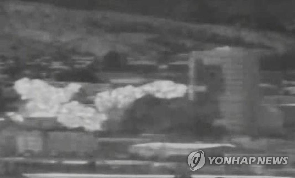 6月16日下午，位于朝鲜开城的韩朝联络办公室（联办）被爆破，图为爆破现场。 韩联社/国防部供图（图片严禁转载复制）