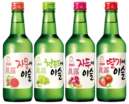 资料图片：海特真露旗下果味系列烧酒 韩联社/海特真露供图（图片严禁转载复制）