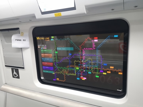 LG Display透明OLED“魔窗”亮相京深地铁