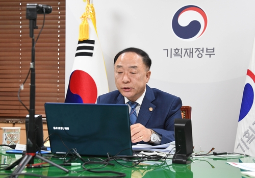 9月18日，韩国经济副总理兼企划财政部长官洪楠基主持召开第20次韩中日财长和央行行长会议。 企划财政部供图（图片严禁转载复制）