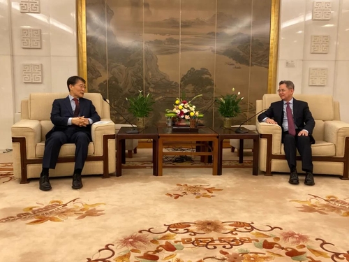 韩驻华大使张夏成会晤中国外交部副部长郑泽光