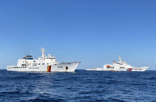 资料图片：韩中海警进行联合巡逻。 韩联社/韩国海洋警察厅供图（图片严禁转载复制）