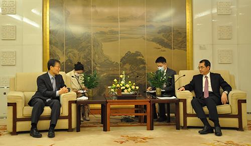 张夏成（左）和吴江浩 中国外交部供图（图片严禁转载复制）