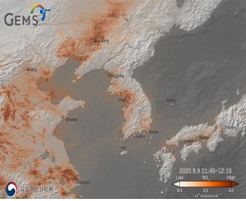 11月18日，韩国环境部等相关部门发布“千里眼2B”号获取的首批亚洲空气质量卫星影像图。 韩联社/国立环境科学院供图（图片严禁转载复制）