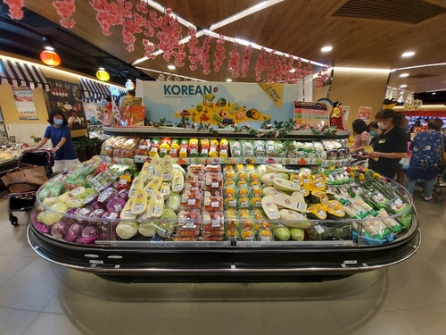 资料图片：香港大型超市TASTE内韩国新鲜农产品专卖区 韩联社/韩国农水产食品流通公社（aT）香港分社供图（图片严禁转载复制）
