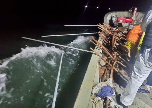 韩海警在西部海域扣留1艘非法捕捞中国渔船