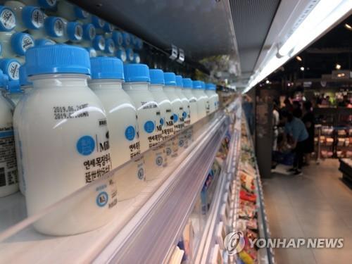 资料图片：中国盒马鲜生的韩国牛奶柜台。 韩联社