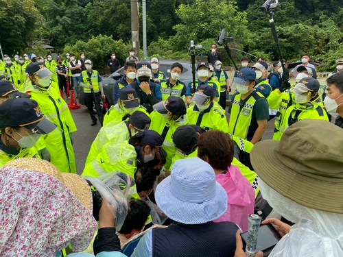 资料图片：警方驱散示威者开道。 韶成里综合状况室供图（图片严禁转载复制）