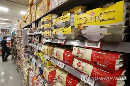资料图片：首尔一家大型超市速食米饭柜台 韩联社