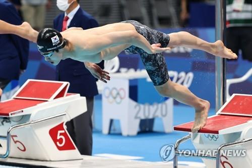 7月29日，在日本东京水上运动中心，韩国泳坛新星黄宣优参加东京奥运男子100米自由泳决赛。 韩联社