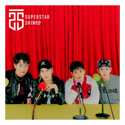 SHINee在日本发布的首张迷你专辑《SUPERSTAR》封面照 韩联社/SM娱乐供图（图片严禁转载复制）