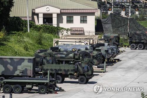 资料图片：8月5日，驻韩美军车辆整装待发。 韩联社