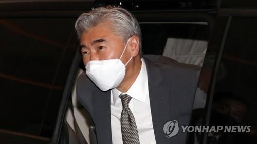 8月23日，为出席朝核问题磋商韩美首席代表会议，美国国务院对朝政策特别代表星·金抵达首尔广场酒店。 韩联社 