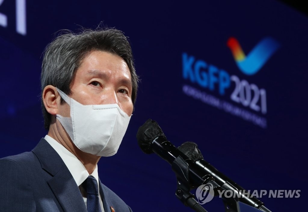 8月31日，韩国统一部长官李仁荣出席2021韩半岛国际和平论坛并致辞。 韩联社