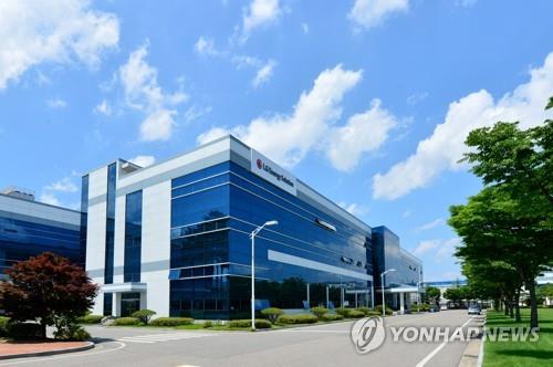 资料图片：LG能源解决方案公司梧仓工厂 韩联社/LG能源解决方案供图（图片严禁转载复制）