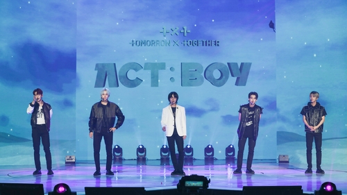男团TOMORROW X TOGETHER线上演唱会现场照 BIGHIT MUSIC供图（图片严禁转载复制）