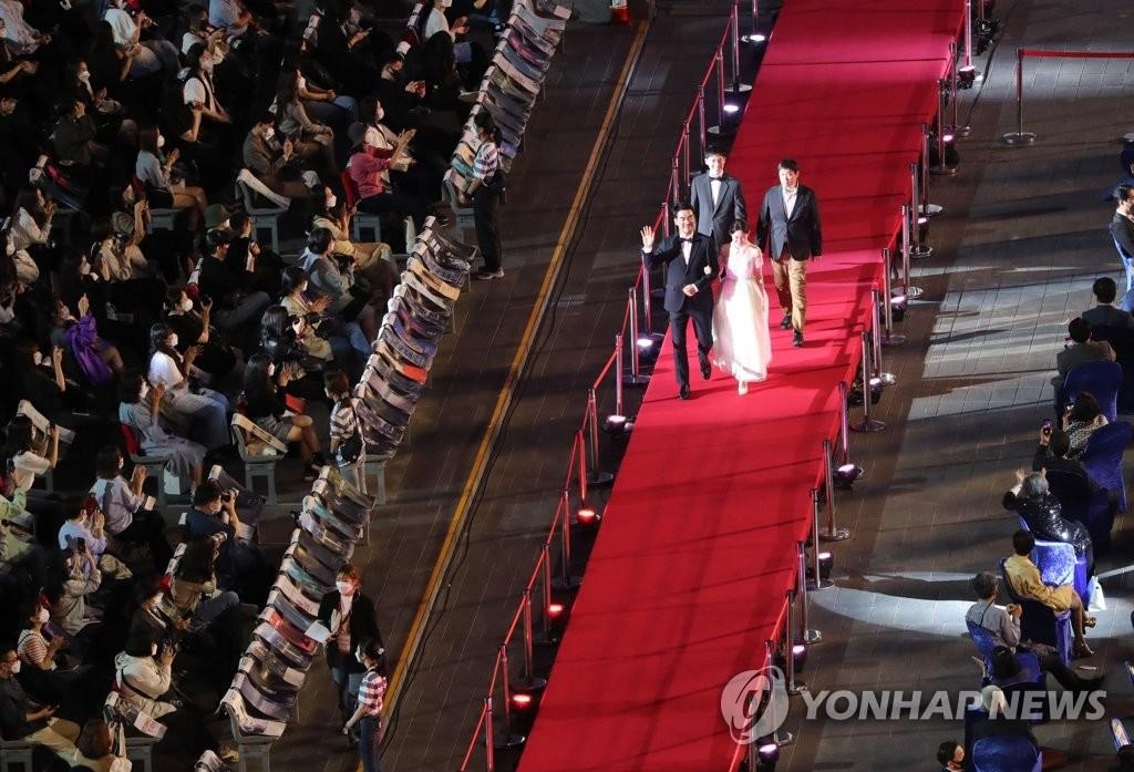 釜山国际电影节红毯活动 韩联社