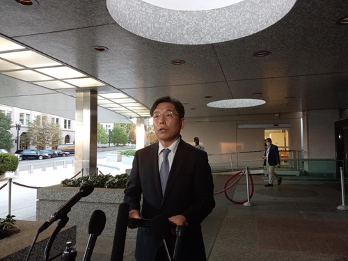 当地时间10月18日，在美国华盛顿，韩国外交部韩半岛和平交涉本部长鲁圭悳在朝核问题磋商韩美首席代表会议结束后发表磋商结果。 韩联社