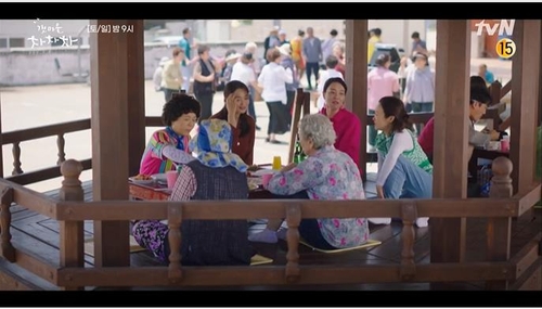 《海岸村恰恰恰》剧照 tvN供图（图片严禁转载复制）