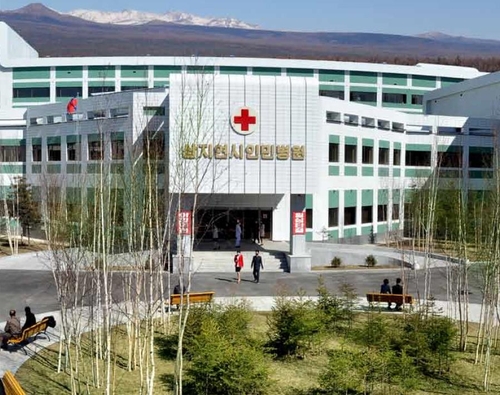 朝鲜公开三池渊医院图册 患者罕见被打码