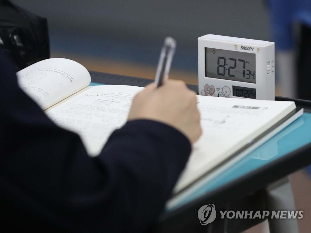 韩国高考倒计时一周 防疫防控力度加大