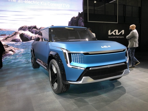 当地时间11月17日，在“洛杉矶车展2021”媒体日活动，起亚旗下大型SUV概念车“起亚Concept EV9”亮相。 韩联社