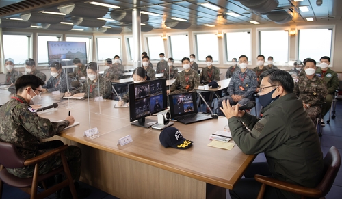 韩防长视察驻独岛临近岛屿部队检查戒备态势