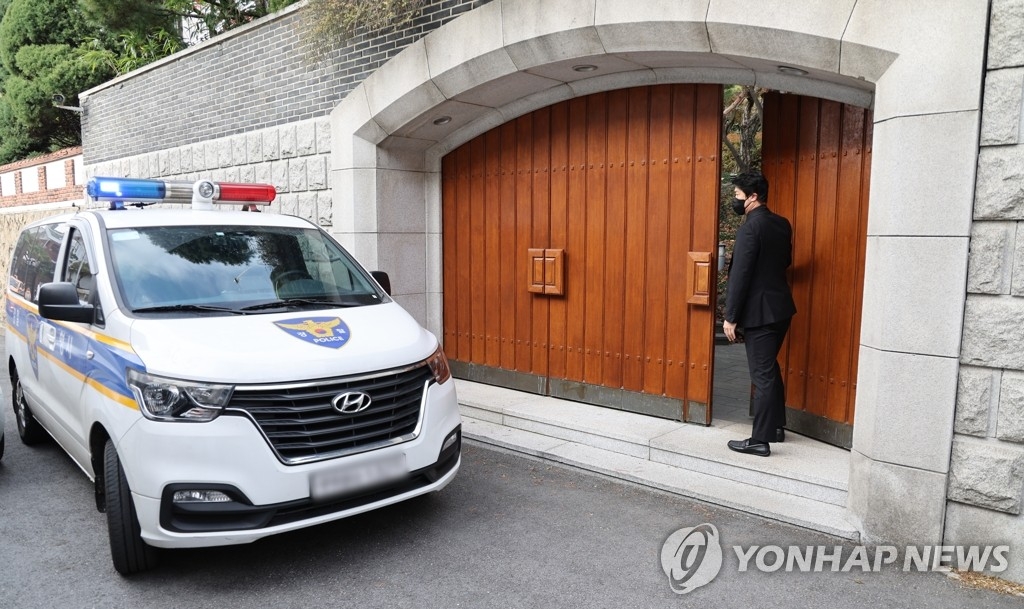 图为位于首尔西大门区延禧洞的全斗焕私宅，摄于11月23日。 韩联社