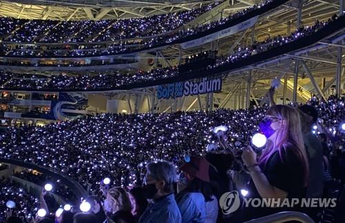 防弹少年团“BTS Permission to Dance ON STAGE”洛杉矶站演唱会现场 韩联社/读者供图（图片严禁转载复制）