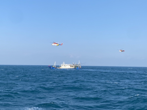 一中国渔船在韩国南部海域沉没 13人获救