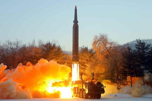 朝鲜《劳动新闻》1月6日报道称，国防科学院5日试射超高音速导弹。 韩联社/《劳动新闻》官网截图（图片仅限韩国国内使用，严禁转载复制）