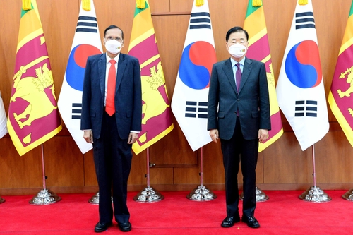 韩国和斯里兰卡外长在首尔举行会谈