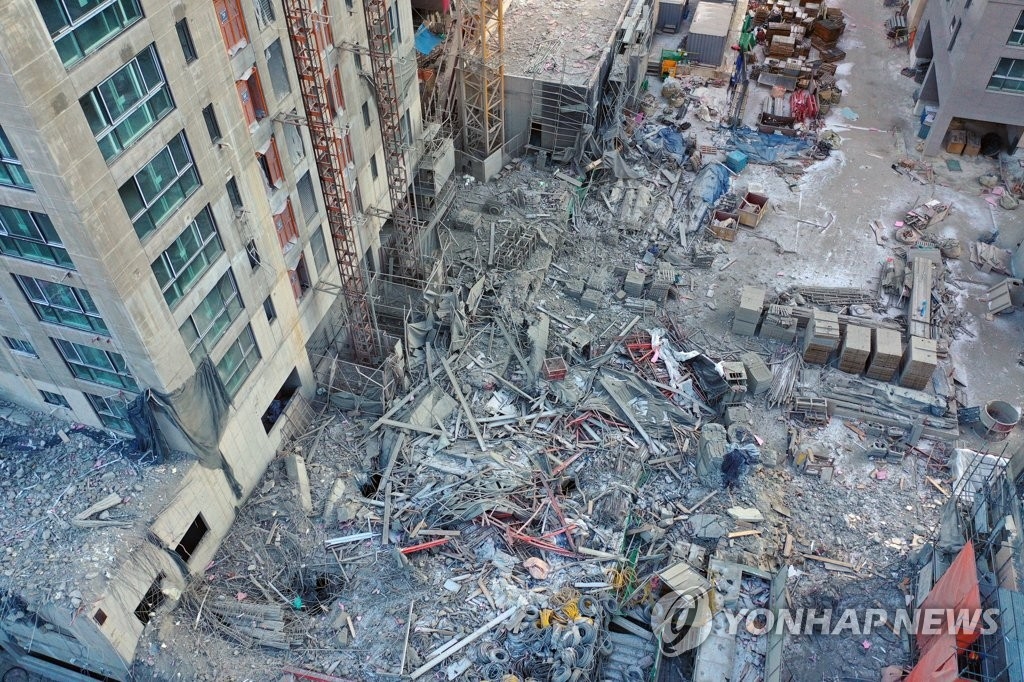 1月11日下午，在光州市西区花亭洞，现代IPARK施工现场发生外墙垮塌事故。 韩联社