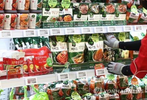 资料图片：陈列在超市的泡菜 韩联社