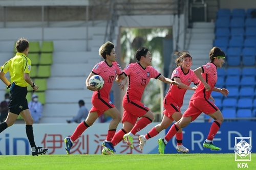 韩国女足在进球后欢呼。 韩联社/大韩足球协会供图（图片严禁转载复制）