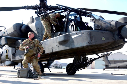 驻韩美军部署24架新型阿帕奇武装直升机