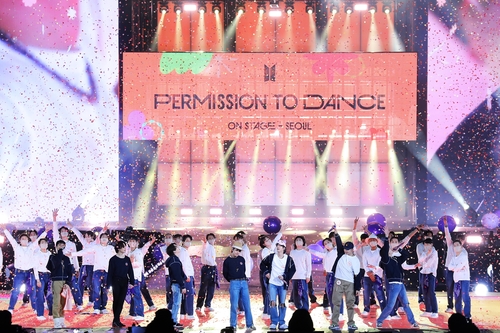 资料图片：防弹少年团首尔演唱会“BTS PERMISSION TO DANCE ON STAGE - SEOUL”现场照 韩联社/BIGHIT MUSIC供图（图片严禁转载复制）