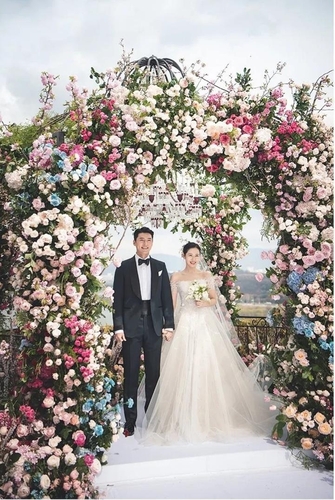 玄彬（左）和孙艺珍的婚礼 VAST娱乐供图（图片严禁转载复制）